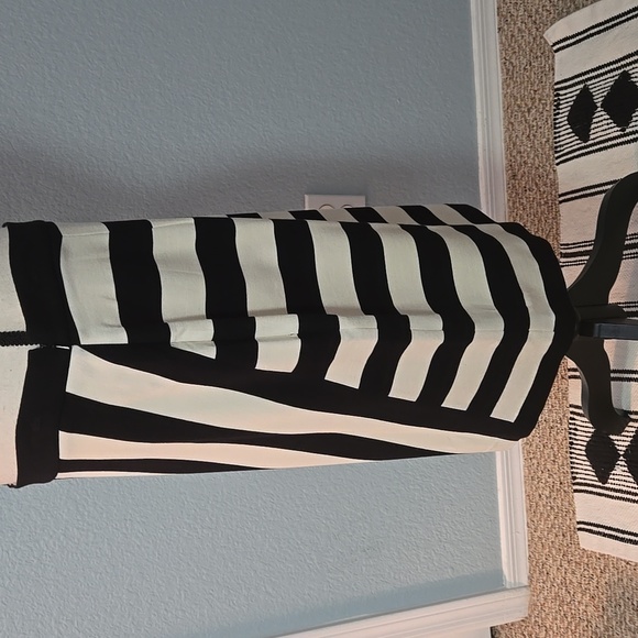 BANANA REPUBLIC Black & White Asymetrical Striped Pencil Skirt Sz 14 Rugby Strip - Picture 7 of 11